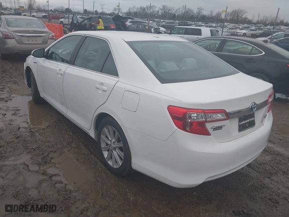 2014 Toyota Camry Hybrid LE with VIN 4T1BD1FK0EU115964, listed as a IAAI auction lot 40854548 with 61,731 mi miles. Bid and sale history available at carsss.com. Image 3.