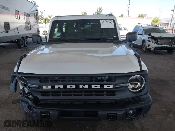2024 Ford Bronco с VIN 1FMDE1AP4RLB42881, выставлен на аукционе IAAI как лот 42259960 с пробегом 3 797 миль миль и . История ставок и продаж доступна на DreamBid. Изображение 13.
