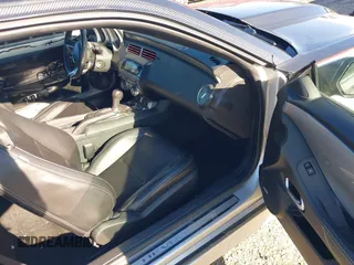 2010 Chevrolet Camaro 2SS z VIN 2G1FK1EJ0A9190524, wystawiony jako IAAI lot #41686103 z przebiegiem 168 031 mil mil oraz . Historia ofert i sprzedaży dostępna na DreamBid. Obrazek 5.