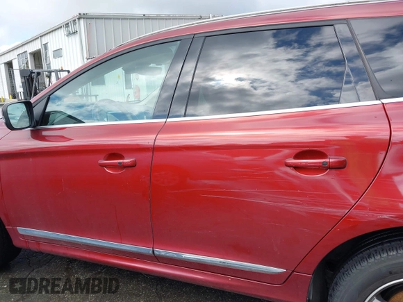 2015 Volvo XC60 T6 with VIN YV4902RKXF2669393, listed as a IAAI auction lot 42380410 with 124,258 mi miles and . Bid and sale history available at DreamBid. Image 14.
