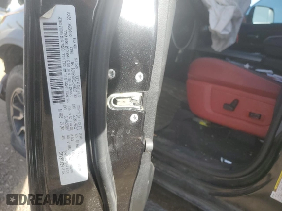 2017 Ram 1500 Rebel z VIN 1C6RR7YT3HS589170, wystawiony jako Copart lot #57115335 z przebiegiem 53 389 mil mil oraz Szkoda całkowita • Salvage title. Historia ofert i sprzedaży dostępna na DreamBid. Obrazek 12.