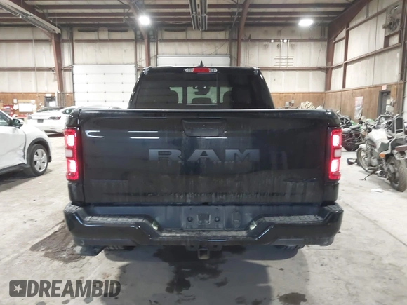 2025 Ram 1500 Big Horn z VIN 1C6RRFFG0SN572588, wystawiony jako IAAI lot #41629079 z przebiegiem 6 675 mil mil oraz . Historia ofert i sprzedaży dostępna na DreamBid. Obrazek 16.
