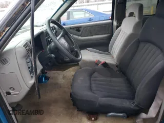 1995 Chevrolet Blazer z VIN 1GNDT13W4S2154787, wystawiony jako Copart lot #85719274 z przebiegiem 167 242 mil mil oraz Nie do naprawy • Non repairable. Historia ofert i sprzedaży dostępna na DreamBid. Obrazek 7.
