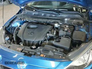 2017 Toyota Yaris z VIN 3MYDLBYVXHY180854, wystawiony jako IAAI lot #42566795 z przebiegiem 63 728 mil mil oraz . Historia ofert i sprzedaży dostępna na DreamBid. Obrazek 19.