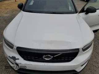 2019 Volvo XC40 R-Design z VIN YV4AC2HM5K2118760, wystawiony jako Copart lot #68668534 z przebiegiem 106 810 mil mil oraz Szkoda całkowita • Salvage title. Historia ofert i sprzedaży dostępna na DreamBid. Obrazek 14.