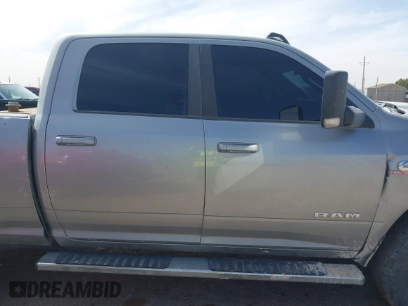2022 Ram 2500 Big Horn z VIN 3C6UR5DL1NG178793, wystawiony jako IAAI lot #41810830 z przebiegiem 76 551 mil mil oraz . Historia ofert i sprzedaży dostępna na DreamBid. Obrazek 13.