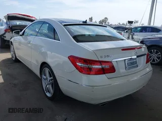 2013 Mercedes-Benz E 350 with VIN WDDKJ5KB1DF197335, listed as a IAAI auction lot 42272831 with 58,092 mi miles and . Bid and sale history available at DreamBid. Image 3.
