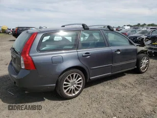 2011 Volvo V50 with VIN YV1672MW6B2605898, listed as a Copart auction lot 52820965 with 286,675 mi miles and Salvage Title. Bid and sale history available at carsss.com. Image 3.