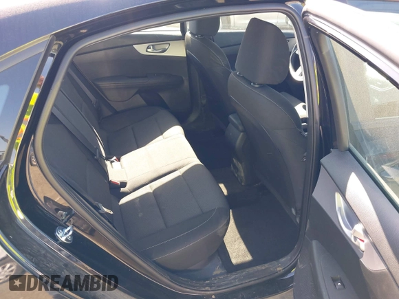 2024 Kia Forte LXS z VIN 3KPF24AD6RE826949, wystawiony jako IAAI lot #42078753 z przebiegiem 13 679 mil mil oraz . Historia ofert i sprzedaży dostępna na DreamBid. Obrazek 8.