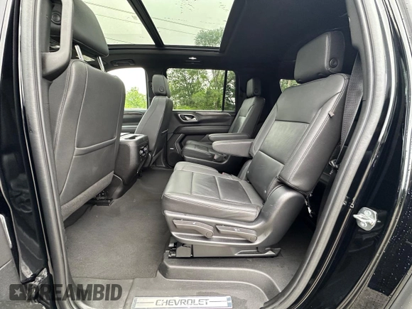 2023 Chevrolet Suburban LT z VIN 1GNSCCKD1PR309197, wystawiony jako Copart lot #62896615 z przebiegiem 184 279 mil mil oraz Czysty tytuł • Clean title. Historia ofert i sprzedaży dostępna na DreamBid. Obrazek 14.