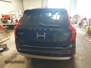 2022 Volvo XC90 Momentum with VIN YV4102PK8N1797278, listed as a IAAI auction lot 41720482 with 46,172 mi miles. Bid and sale history available at carsss.com. Image 16.