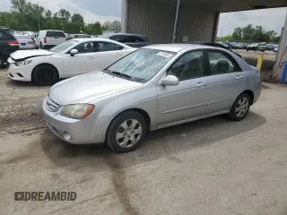 2006 Kia Spectra EX z VIN KNAFE121565316347, wystawiony jako Copart lot #57169865 z przebiegiem 82 782 mil mil oraz Czysty tytuł • Clean title. Historia ofert i sprzedaży dostępna na DreamBid. Obrazek 1.