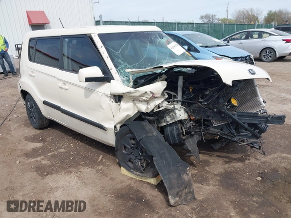 2013 Kia Soul with VIN KNDJT2A56D7488031, listed as a IAAI auction lot 41941283 with 1 mi miles. Bid and sale history available at carsss.com. Image 1.