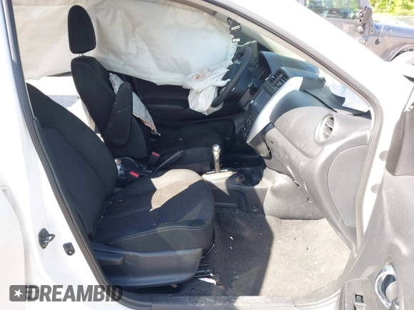 2019 Nissan Versa SV z VIN 3N1CN7AP1KL871615, wystawiony jako IAAI lot #42051338 z przebiegiem 108 364 mil mil oraz . Historia ofert i sprzedaży dostępna na DreamBid. Obrazek 5.