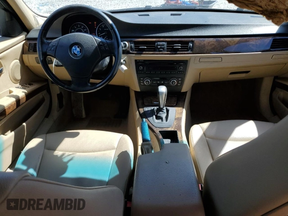 2007 BMW 3 Series 328i z VIN WBAVA33557KX83131, wystawiony jako Copart lot #53521235 z przebiegiem 119 940 mil mil oraz Czysty tytuł • Clean title. Historia ofert i sprzedaży dostępna na DreamBid. Obrazek 8.