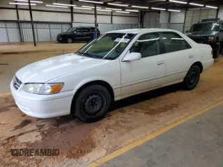 2001 Toyota Camry CE z VIN 4T1BG22K11U800794, wystawiony jako Copart lot #58505215 z przebiegiem 208 798 mil mil oraz Czysty tytuł • Clean title. Historia ofert i sprzedaży dostępna na DreamBid. Obrazek 1.