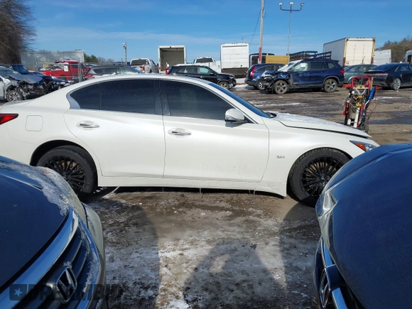2018 Infiniti Q50 3.0t SPORT with VIN JN1EV7AR0JM430069, listed as a IAAI auction lot 41386106 with 44,748 mi miles. Bid and sale history available at carsss.com. Image 14.