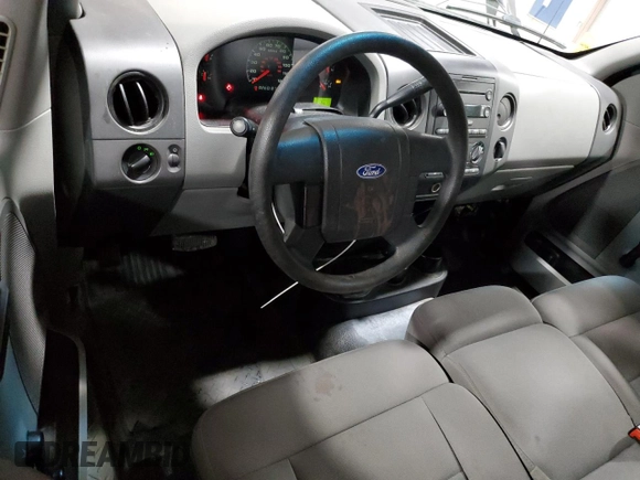 2006 Ford F-150 XL с VIN 1FTRF14W26NA10289, выставлен на аукционе Copart как лот 56839955 с пробегом 93 518 миль миль и Списание • Salvage title. История ставок и продаж доступна на DreamBid. Изображение 8.