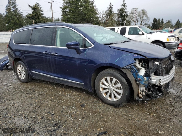 2017 Chrysler Pacifica Touring-L with VIN 2C4RC1BG9HR687995, listed as a Copart auction lot 52012815 with 64,609 mi miles and Salvage Title. Bid and sale history available at carsss.com. Image 4.