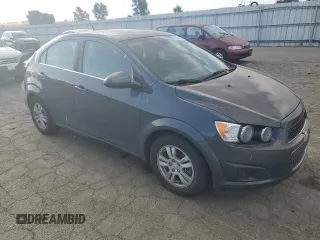 2012 Chevrolet Sonic LT z VIN 1G1JD5SBXC4225133, wystawiony jako Copart lot #68525054 z przebiegiem 93 000 mil mil oraz Szkoda całkowita • Salvage title. Historia ofert i sprzedaży dostępna na DreamBid. Obrazek 4.