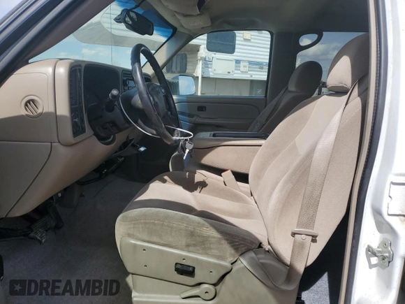 2005 GMC Sierra 3500 DRW Work Trk z VIN 1GTJK33215F873855, wystawiony jako Copart lot #44970565 z przebiegiem 214 306 mil mil oraz Szkoda całkowita • Salvage title. Historia ofert i sprzedaży dostępna na DreamBid. Obrazek 7.