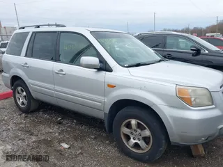 2008 Honda Pilot SE with VIN 5FNYF283X8B020295, listed as a IAAI auction lot 41737578 with 210,998 mi miles. Bid and sale history available at carsss.com. Image 13.
