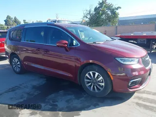 2021 Chrysler Pacifica Hybrid Touring L z VIN 2C4RC1L76MR581285, wystawiony jako IAAI lot #42303222 z przebiegiem 77 808 mil mil oraz . Historia ofert i sprzedaży dostępna na DreamBid. Obrazek 1.