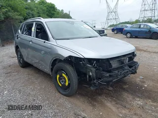 2022 Volkswagen Tiguan SE z VIN 3VV2B7AX0NM159615, wystawiony jako IAAI lot #42399370 z przebiegiem 25 352 mil mil oraz . Historia ofert i sprzedaży dostępna na DreamBid. Obrazek 6.