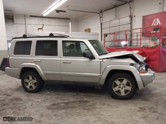2010 Jeep Commander Sport with VIN 1J4RG4GK3AC118099, listed as a IAAI auction lot 41363371 with 195,824 mi miles. Bid and sale history available at carsss.com. Image 13.