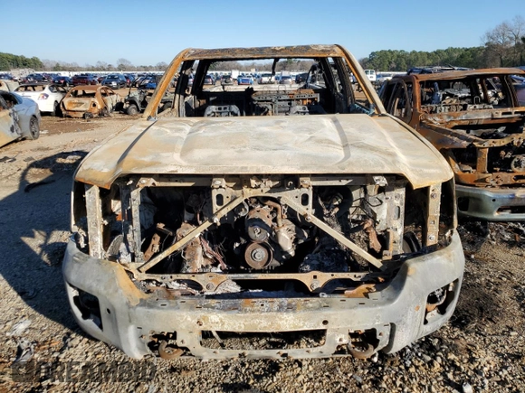 2015 GMC Sierra 3500HD Denali z VIN 1GT424E82FF671807, wystawiony jako Copart lot #38104654 z przebiegiem Nie podano mil oraz Nie do naprawy • Non repairable. Historia ofert i sprzedaży dostępna na DreamBid. Obrazek 5.