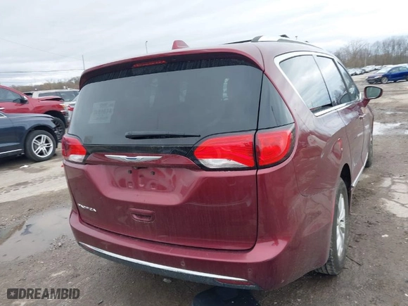 2018 Chrysler Pacifica Touring L with VIN 2C4RC1BG0JR113579, listed as a IAAI auction lot 41922751 with 152,640 mi miles. Bid and sale history available at carsss.com. Image 16.