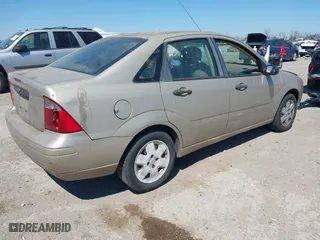 2007 Ford Focus S with VIN 1FAFP34N77W328137, listed as a IAAI auction lot 41777661 with 160,450 mi miles. Bid and sale history available at carsss.com. Image 4.