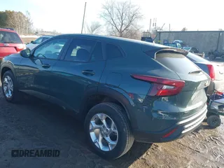 2025 Chevrolet Trax LS with VIN KL77LFEP9SC181886, listed as a IAAI auction lot 41769552 with 181 mi miles and . Bid and sale history available at DreamBid. Image 3.