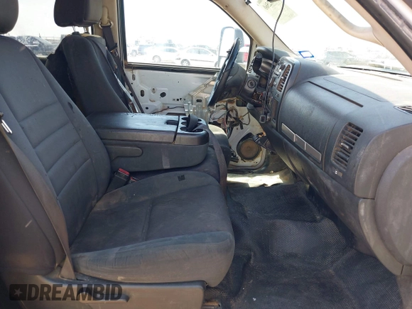 2009 Chevrolet Silverado 3500HD with VIN 1GBHK83699F159061, listed as a IAAI auction lot 41982560 with 352,309 mi miles and . Bid and sale history available at DreamBid. Image 5.