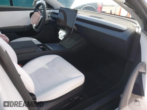 2024 Tesla Model 3 with VIN 5YJ3E1EA7RF812528, listed as a IAAI auction lot 40648421 with 3,231 mi miles. Bid and sale history available at carsss.com. Image 5.