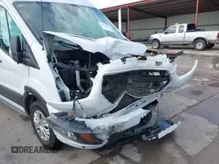 2024 Ford Transit Passenger XL z VIN 1FBAX2C87RKA51837, wystawiony jako IAAI lot #42353265 z przebiegiem 30 866 mil mil oraz . Historia ofert i sprzedaży dostępna na DreamBid. Obrazek 17.