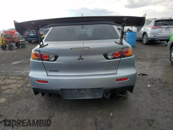 2014 Mitsubishi Lancer Evolution GSR z VIN JA32W8FVXEU000210, wystawiony jako Copart lot #87228694 z przebiegiem 120 356 mil mil oraz Szkody całkowita. Historia ofert i sprzedaży dostępna na DreamBid. Obrazek 6.