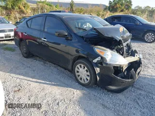 2015 Nissan Versa SV with VIN 3N1CN7AP5FL927352, listed as a IAAI auction lot 40702002 with 1 mi miles. Bid and sale history available at carsss.com. Image 1.