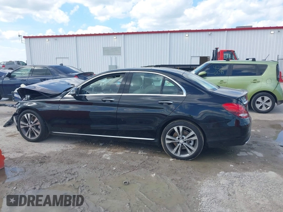 2016 Mercedes-Benz C 300 z VIN 55SWF4JB8GU131378, wystawiony jako IAAI lot #42206961 z przebiegiem Nie podano mil oraz . Historia ofert i sprzedaży dostępna na DreamBid. Obrazek 15.