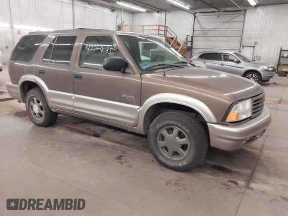 2001 Oldsmobile Bravada z VIN 1GHDT13W812133670, wystawiony jako IAAI lot #42224085 z przebiegiem 159 995 mil mil oraz . Historia ofert i sprzedaży dostępna na DreamBid. Obrazek 1.