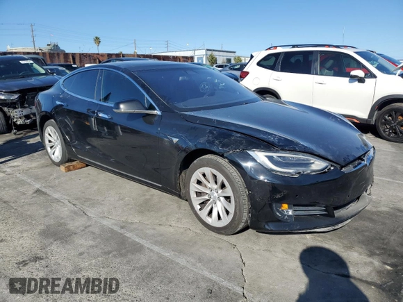 2019 Tesla Model S 75D z VIN 5YJSA1E25KF299740, wystawiony jako Copart lot #49355485 z przebiegiem 140 385 mil mil oraz Szkoda całkowita • Salvage title. Historia ofert i sprzedaży dostępna na DreamBid. Obrazek 4.