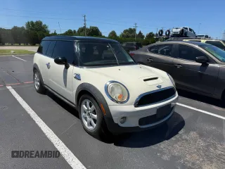 2010 MINI Clubman S z VIN WMWMM3C51ATP94180, wystawiony jako Copart lot #58029585 z przebiegiem 117 560 mil mil oraz Tytuł czysty. Historia ofert i sprzedaży dostępna na DreamBid. Obrazek 1.