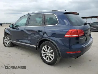 2013 Volkswagen Touareg Exec z VIN WVGEF9BP6DD013915, wystawiony jako Copart lot #55024485 z przebiegiem 238 848 mil mil oraz Szkody całkowita. Historia ofert i sprzedaży dostępna na DreamBid. Obrazek 2.