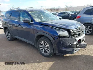 2022 Nissan Pathfinder SL z VIN 5N1DR3CCXNC261524, wystawiony jako IAAI lot #41434664 z przebiegiem 14 194 mil mil oraz . Historia ofert i sprzedaży dostępna na DreamBid. Obrazek 1.