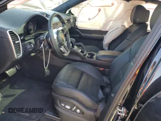 2021 Porsche Cayenne GTS z VIN WP1AG2AY3MDA34902, wystawiony jako Copart lot #49510465 z przebiegiem Nie podano mil oraz Szkoda całkowita • Salvage title. Historia ofert i sprzedaży dostępna na DreamBid. Obrazek 7.