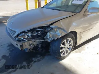 2004 Lexus ES 330 with VIN JTHBA30G340003869, listed as a IAAI auction lot 42024907 with 240,425 mi miles. Bid and sale history available at carsss.com. Image 6.