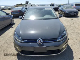2017 Volkswagen Golf SE z VIN WVWKR7AU0HW954006, wystawiony jako Copart lot #58590225 z przebiegiem 43 933 mil mil oraz Szkoda całkowita • Salvage title. Historia ofert i sprzedaży dostępna na DreamBid. Obrazek 5.