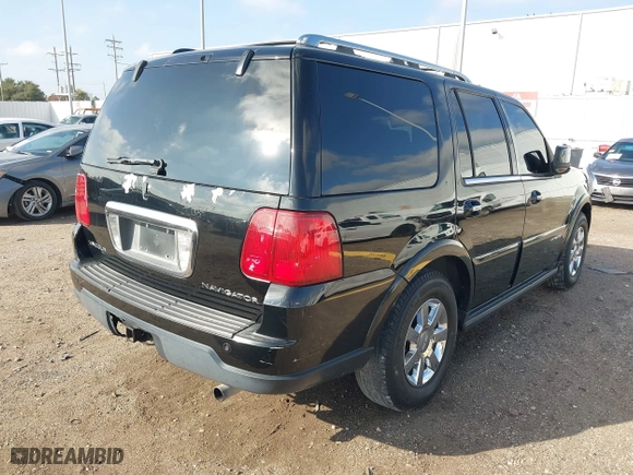 2005 Lincoln Navigator Luxury with VIN 5LMFU27515LJ18083, listed as a IAAI auction lot 41035901 with 172,467 mi miles. Bid and sale history available at carsss.com. Image 4.