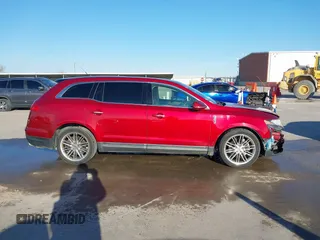 2014 Lincoln MKT EcoBoost z VIN 2LMHJ5AT1EBL50796, wystawiony jako IAAI lot #41371551 z przebiegiem 163 932 mil mil oraz . Historia ofert i sprzedaży dostępna na DreamBid. Obrazek 13.