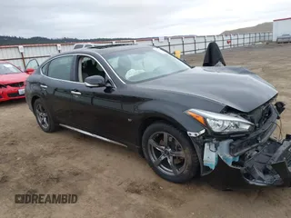 2016 Infiniti Q70 z VIN JN1BY1PP6GM630055, wystawiony jako IAAI lot #41767597 z przebiegiem 68 842 mil mil oraz . Historia ofert i sprzedaży dostępna na DreamBid. Obrazek 1.